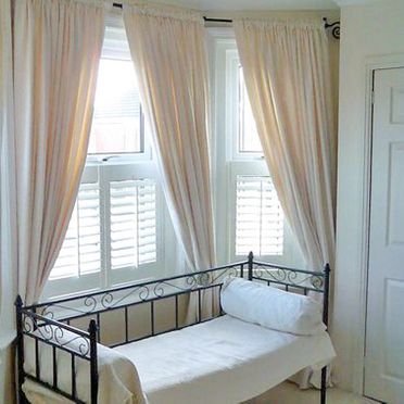 Bedroom cafe style shutter