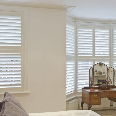 Lounge_bay_window_shutters