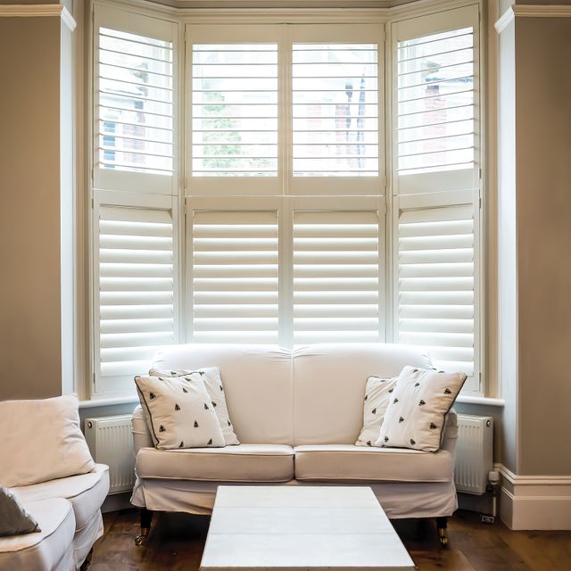 Cosy_bay_window_shutters