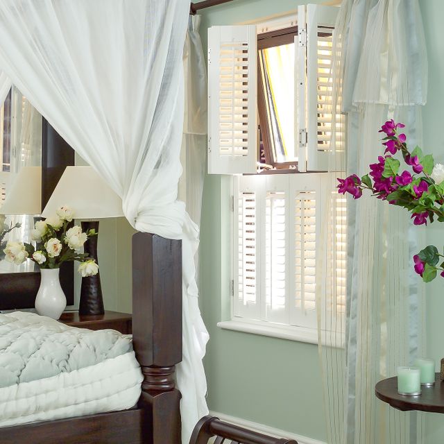 Bedroom_tier_on_tier_shutters