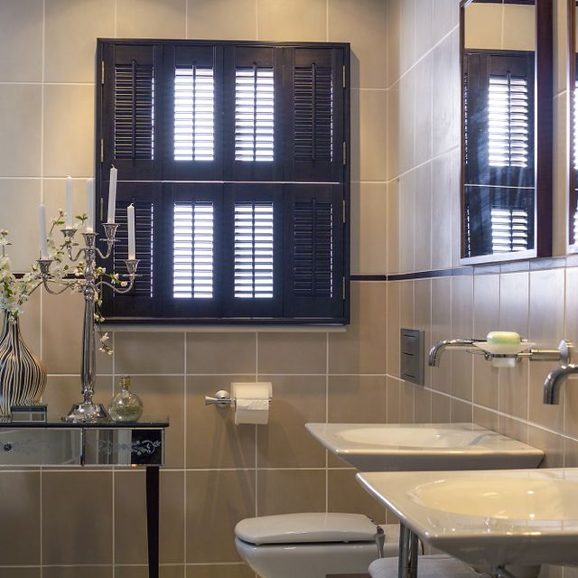 Bathroom_tier_on_tier_dark_shutters