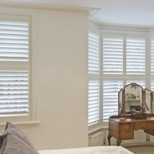 Lounge_bay_window_shutters