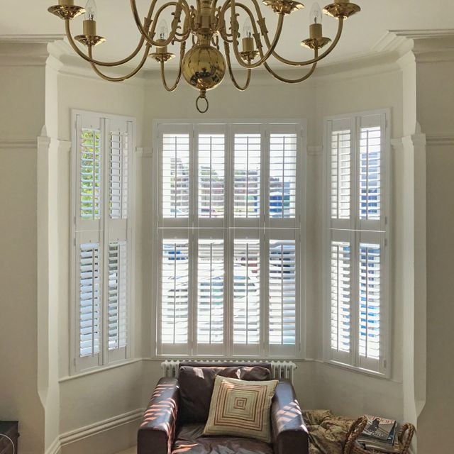 Bay_window_tier_on_tier_shutters