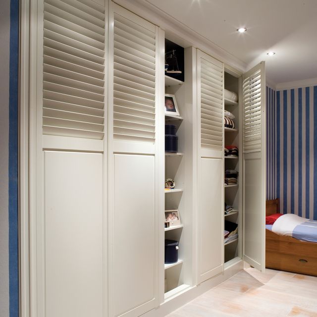 Wardrobe_door_divider_shutters